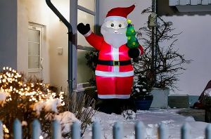 Ilmatäytteinen LED-joulupukki 245 cm IP44