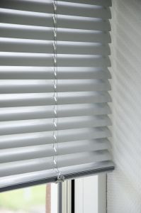 Alumiinisälekaihdin Hasta 70x160 cm Harmaa